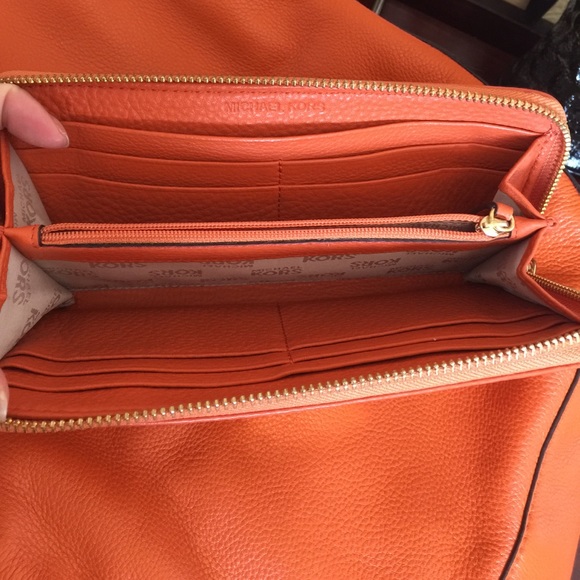 MICHEAL KORS leather shoulder bag & wallet GUC - Picture 8 of 8